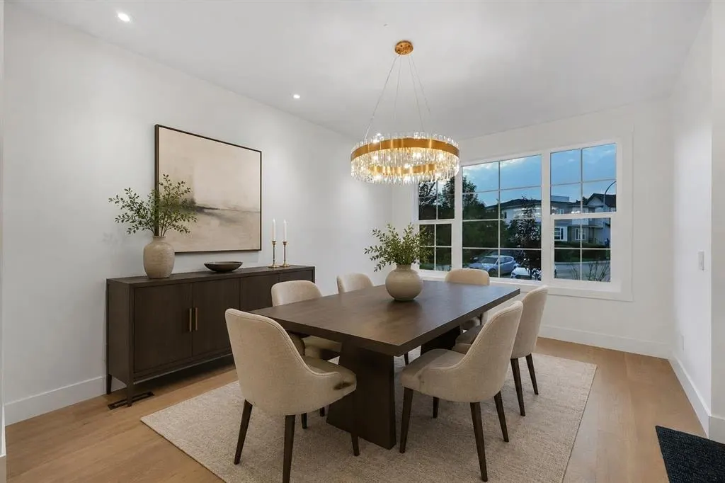 2824 31 Street SW — photo 2