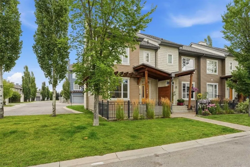 189 Chapalina Square SE — photo 2
