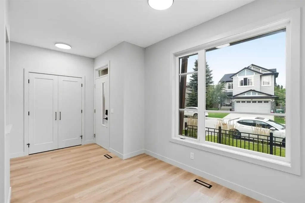 189 Chapalina Square SE — photo 3