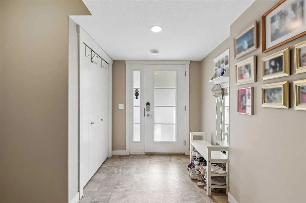 712 Redstone View NE — photo 3