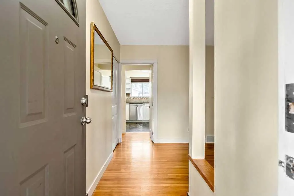 64 Hollyburn Road SW — photo 3