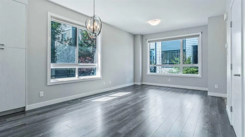 810 Redstone Crescent NE — photo 3