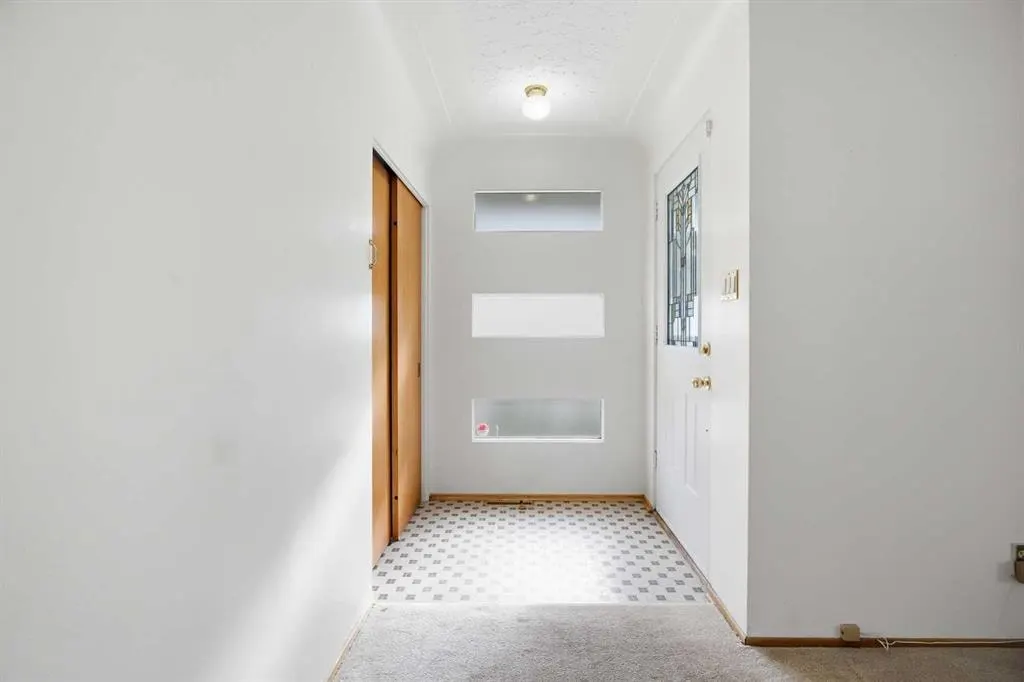 4327 19 Street NW — photo 3