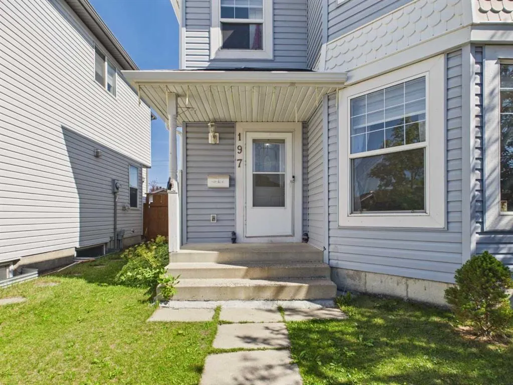 197 Tarington Close NE — photo 2