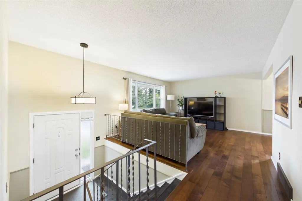 607 Cedarille Way SW — photo 3