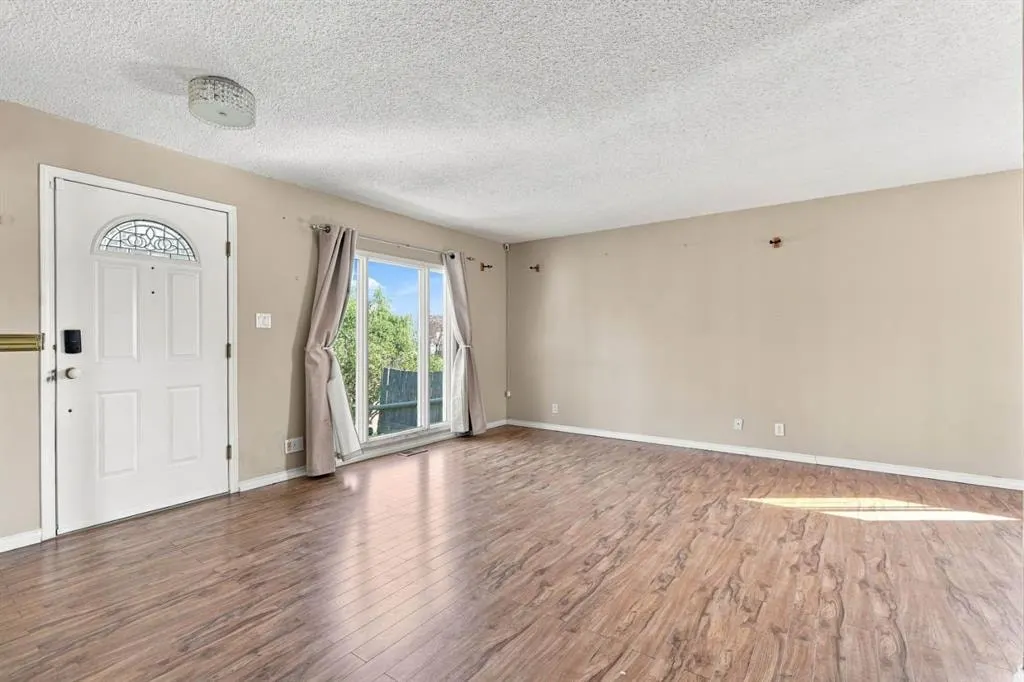 619 101 Avenue SW — photo 3