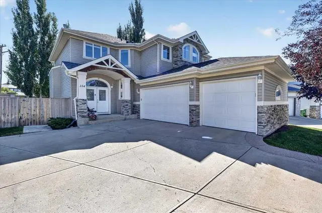 234 Elmont Bay SW