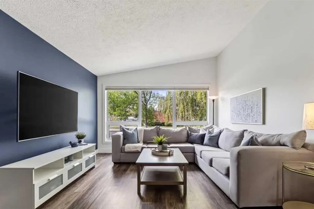 6516 Crowchild Trail SW — photo 1