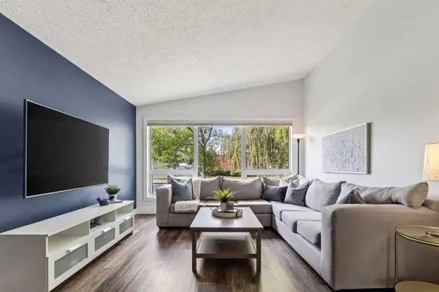 6516 Crowchild Trail SW