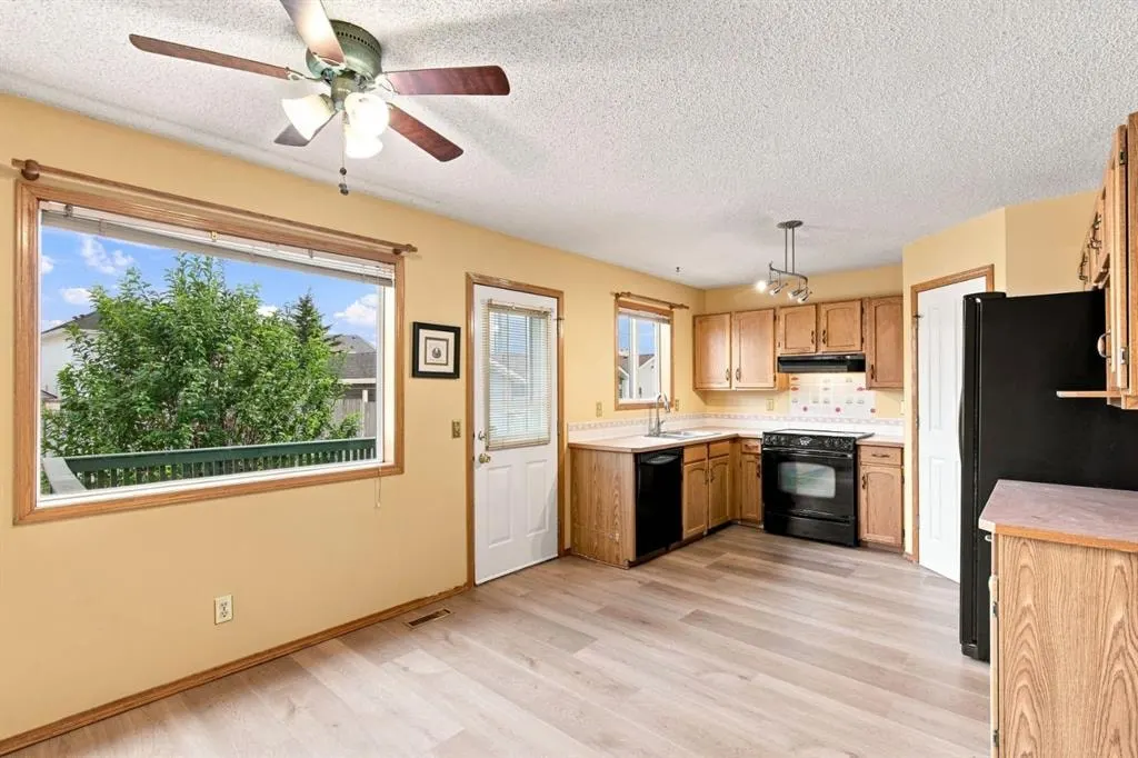 219 Coral Springs Circle NE — photo 2