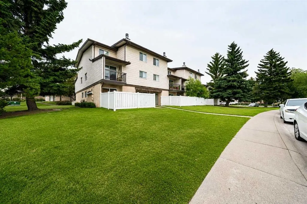 3745 Fonda Way SE #40 — photo 2