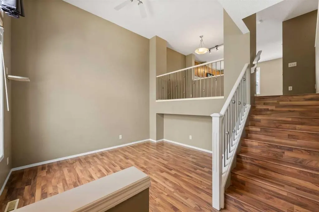241 Elgin Gardens SE — photo 3