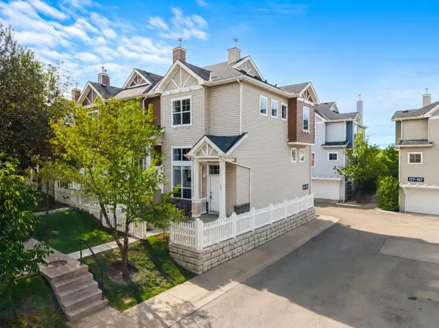 241 Elgin Gardens SE