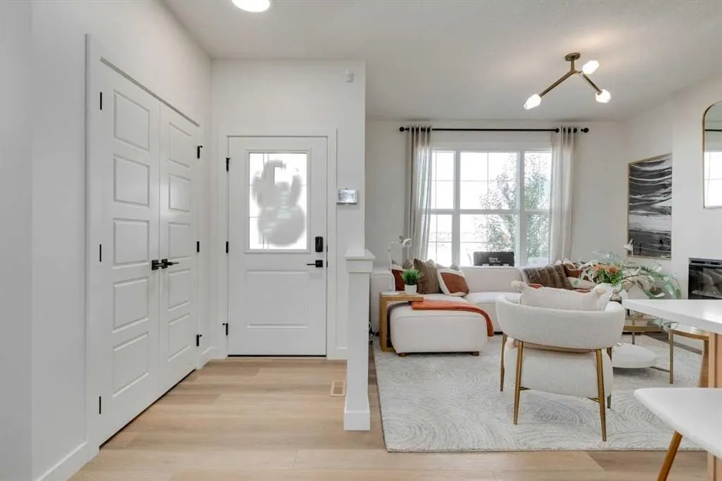 31 Lewiston Park NE — photo 3