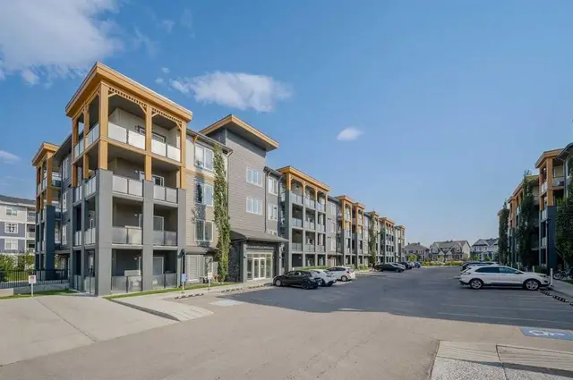 100 Auburn Meadows Manor SE #305