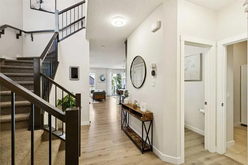119 Cranbrook Green SE — photo 2