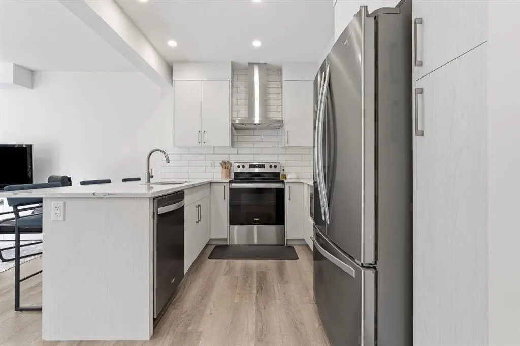 154 Crestridge Common SW — photo 2