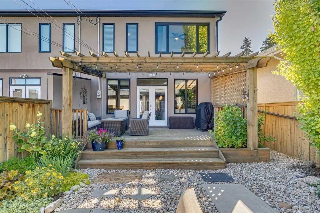 1443 40 Street SW — photo 2