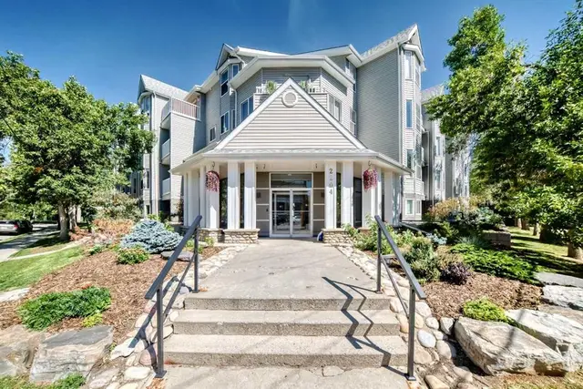 2204 1 Street SW #111