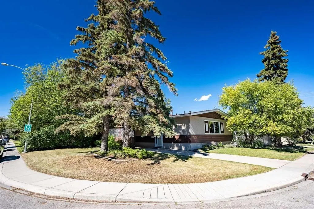 3404 Bulyea Crescent NW — photo 2