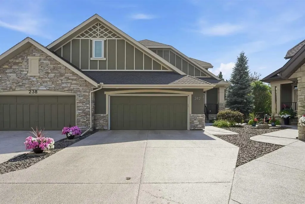 242 Cranleigh Place SE — photo 3