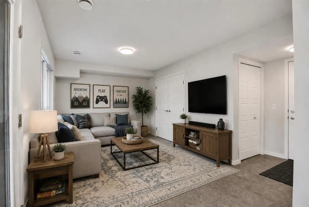 42 Cranbrook Gardens SE #110 — photo 3