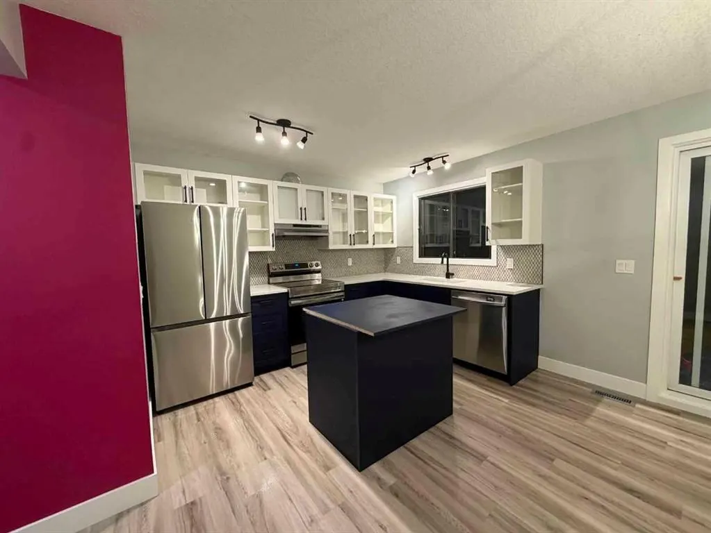 68 Falconridge Close NE — photo 3