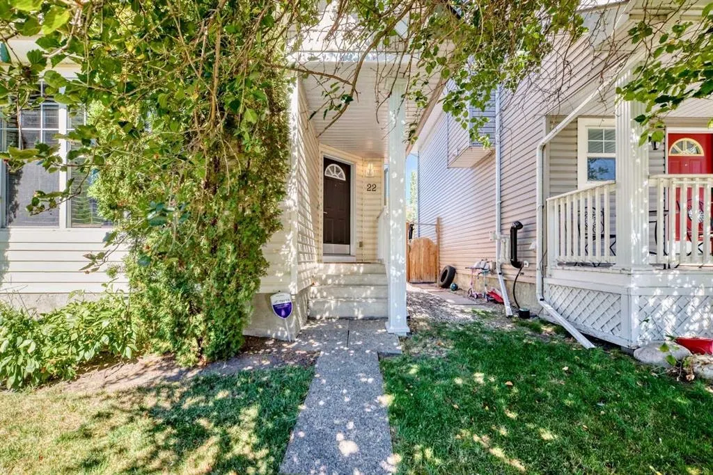 22 Cramond Crescent SE — photo 2