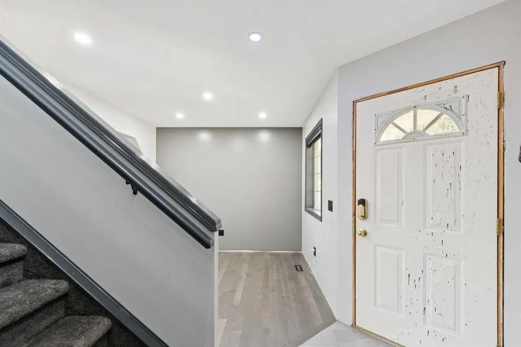 341 Coral Keys Villas NE — photo 2