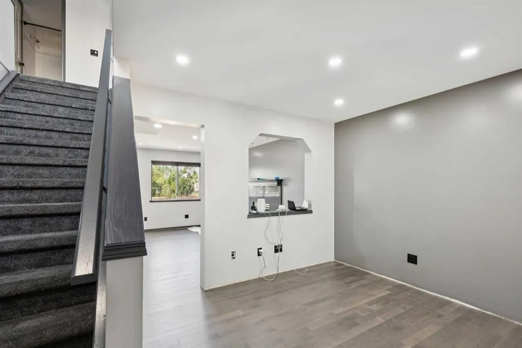 341 Coral Keys Villas NE — photo 3