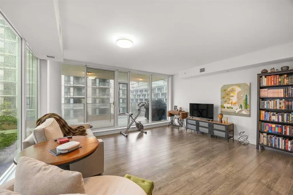 560 6 Avenue SE #301 — photo 2