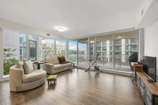 560 6 Avenue SE #301