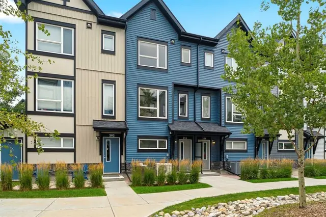 15 Evanscrest Park NW #204