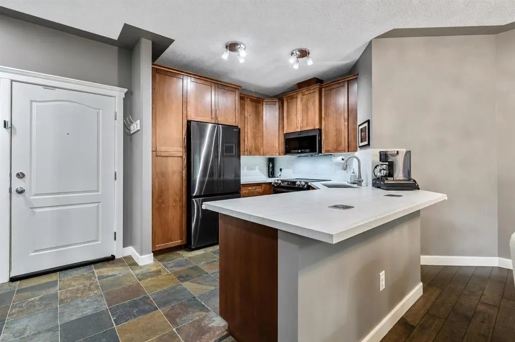 20 Discovery Ridge Close SW #233 — photo 2