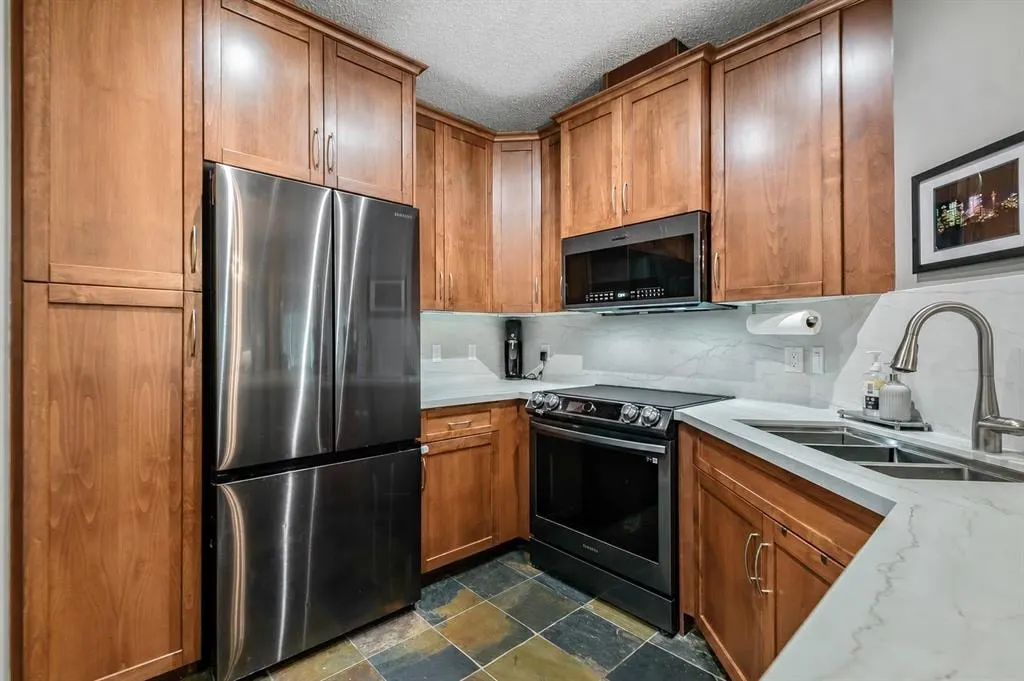 20 Discovery Ridge Close SW #233 — photo 3