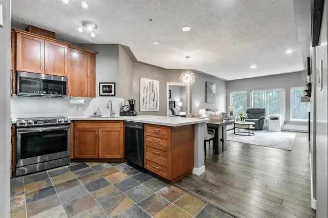20 Discovery Ridge Close SW #233