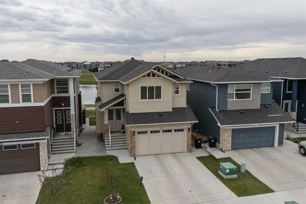 375 Corner Meadows Avenue NE — photo 2