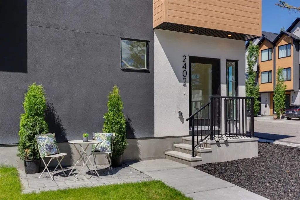 2402 Westmount Road NW — photo 3