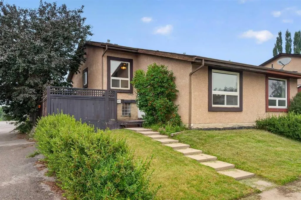 179 Pinecliff Close NE — photo 3