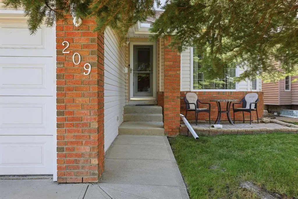 209 schubert Place NW — photo 2