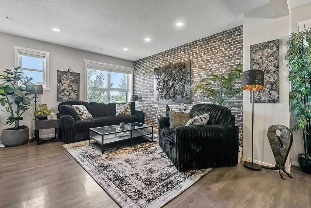 1139 Livingston Way NE — photo 3