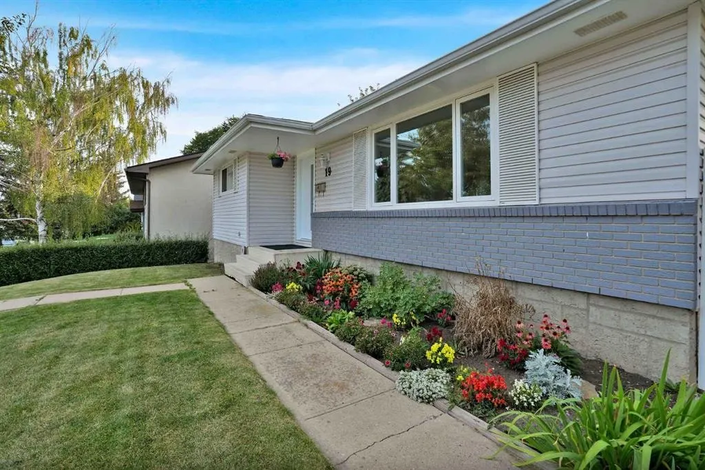 19 Maryvale Crescent NE — photo 3