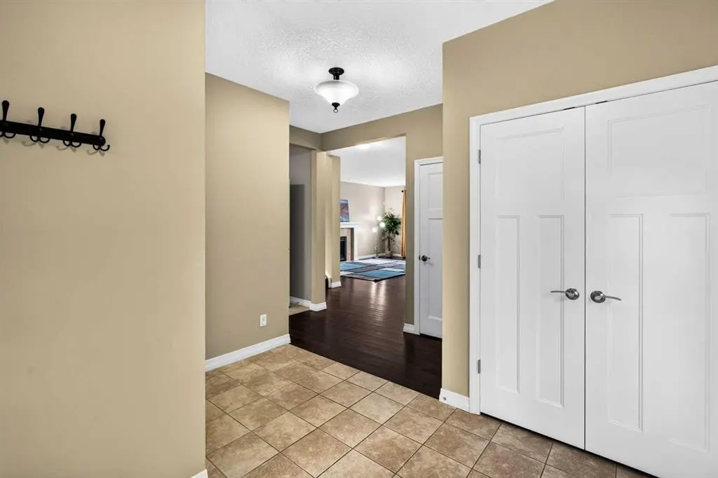 370 Silverado Way SW — photo 2