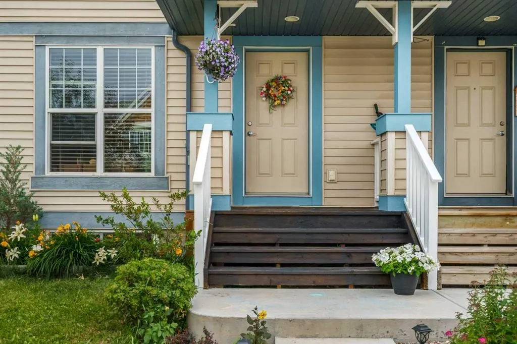 240 Elgin Meadows Gardens SE — photo 3
