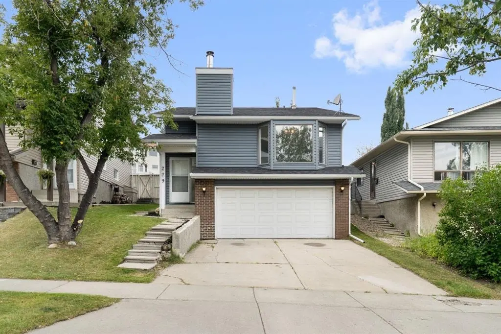 229 Macewan Glen Drive NW — photo 2