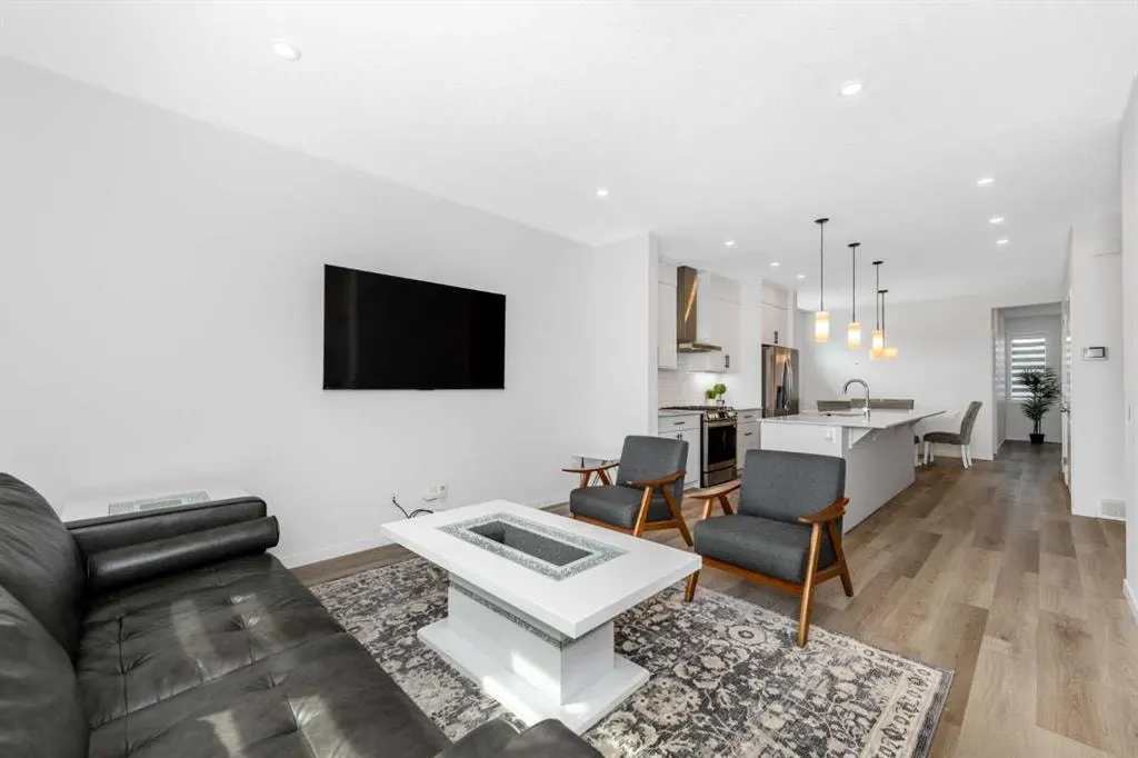 8 CORNER GLEN Avenue NE — photo 3