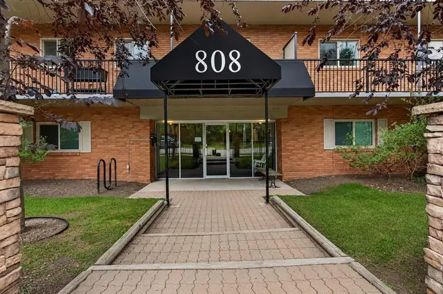 808 Royal Avenue SW #205