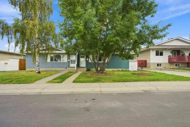 98 Huntwick Way NE