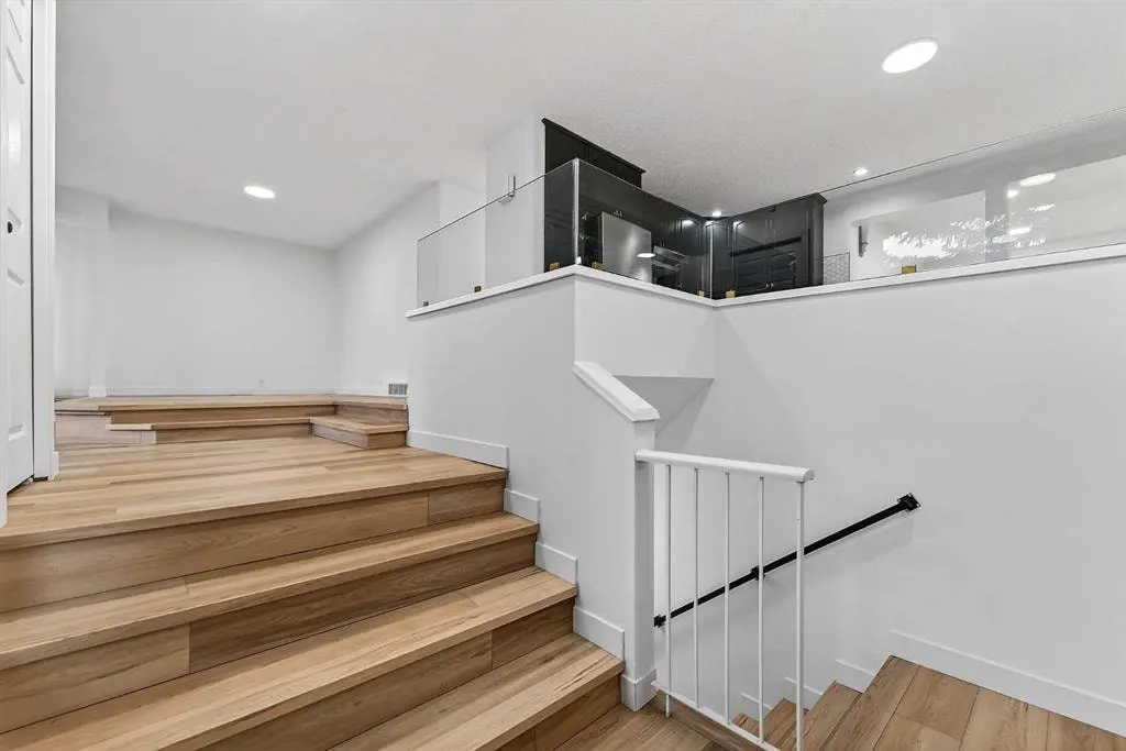 1091 Berkley Drive NW — photo 3