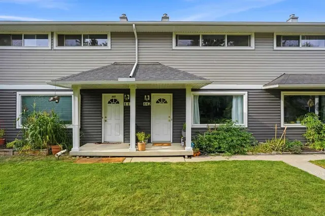 442 Regal Park NE